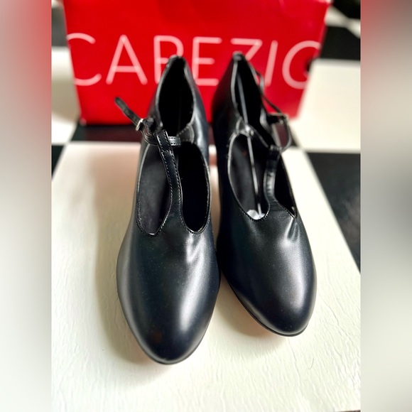 NEW CAPEZIO ADULT 2” JR. FOOTLIGHT T-STRAP CHARACTER SHOES - Picture 3 of 6